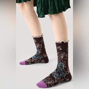 1 pair- Women’s Floral Ruffle Crew Socks - Brown/Purple